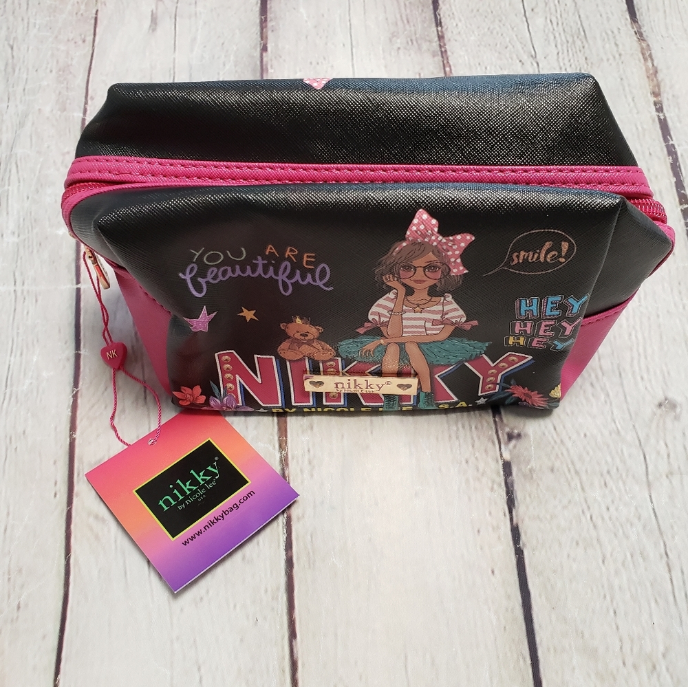 Nikki by Nicole Lee EYE CONTACT Make up bag. Cosmetic bag.